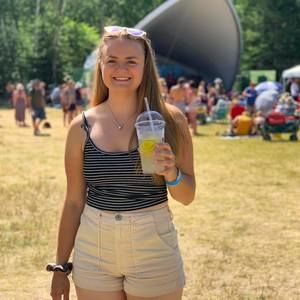 Meet your Posher, Danielle